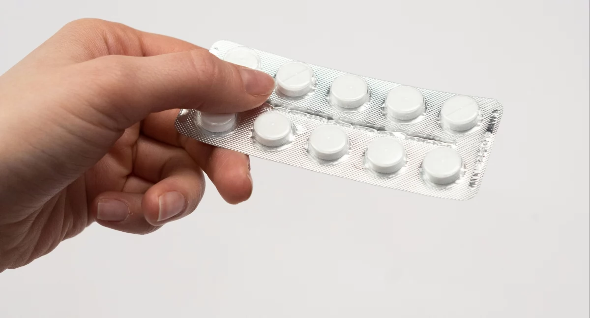 Jak wyrzucać puste blistry po lekach? Większość Polaków robi to źle