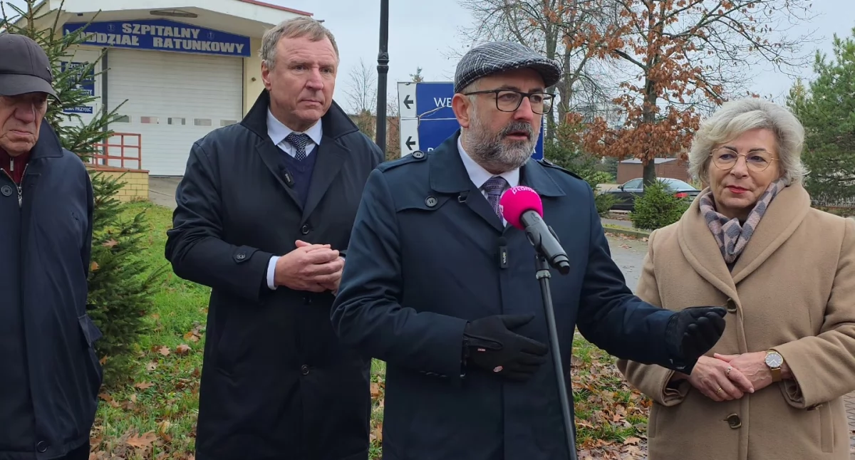 PiS uderza kryzysem w ochronie zdrowia. Konferencje przed szpitalami