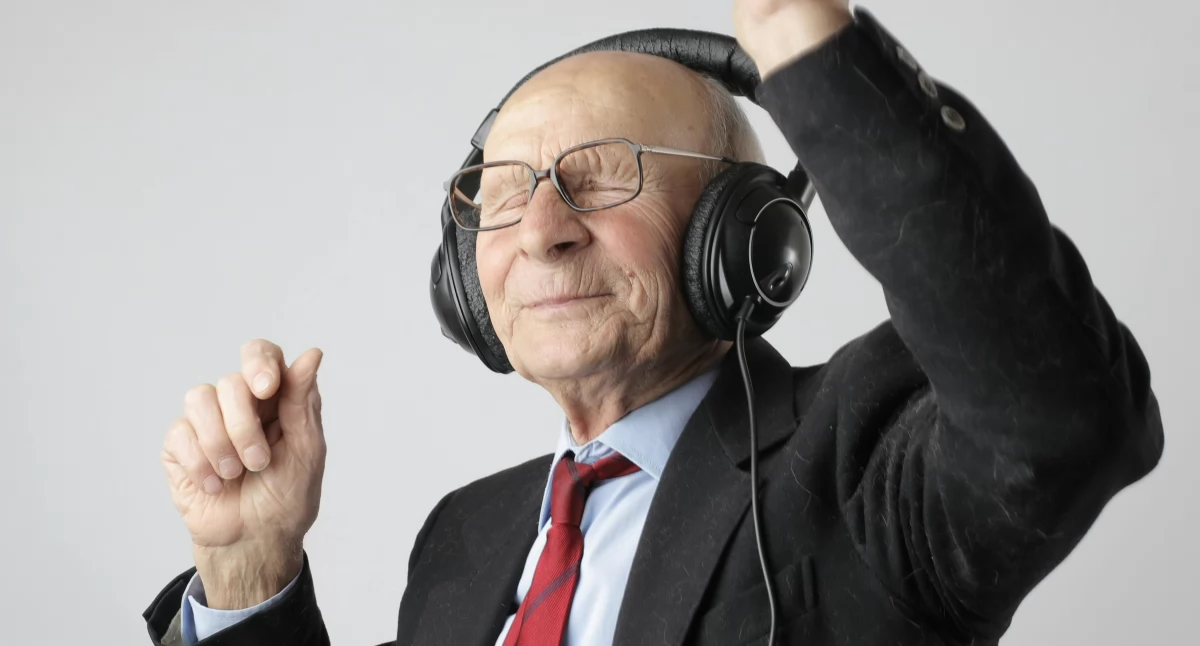Projekt eFajfy: darmowe szkolenia z kompetencji cyfrowych dla seniorów ruszają w sanatoriach