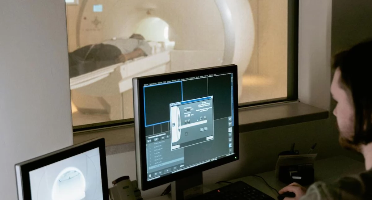 Sztuczna inteligencja wykrywa raka trzustki skuteczniej niż radiolodzy