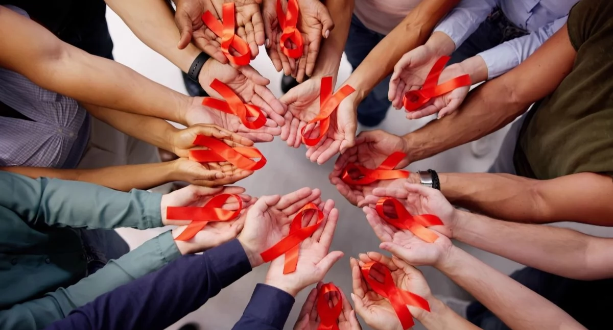 Światowy Dzień AIDS. Eksperci apelują: Polska potrzebuje systemowych zmian