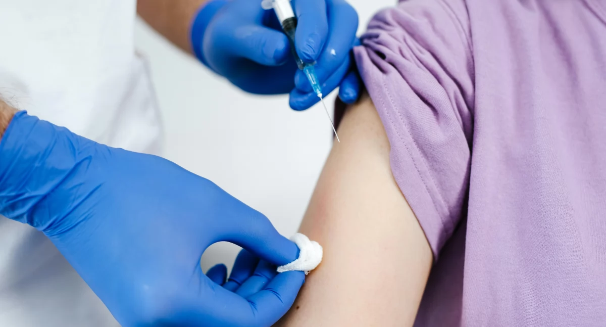 HPV: to nie tylko „sprawa dziewczynek”. To profilaktyka nowotworów u obu płci