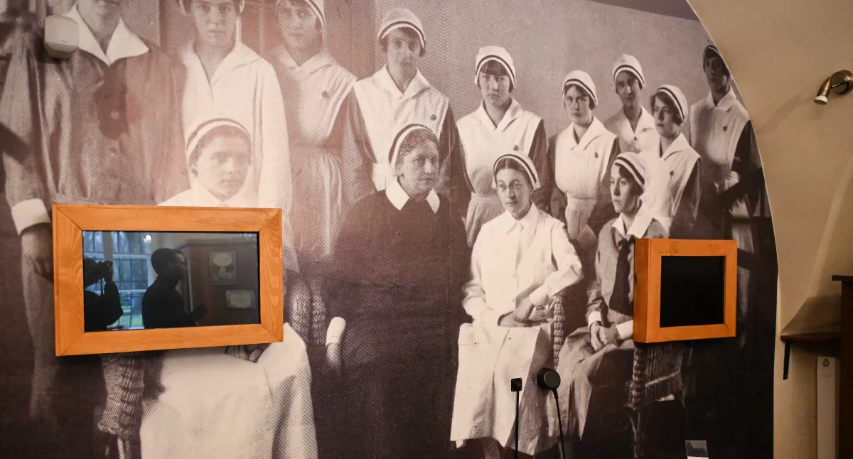 100 lat pierwszej uczelnianej szkoły pielęgniarek. Tak się kiedyś ubierały 