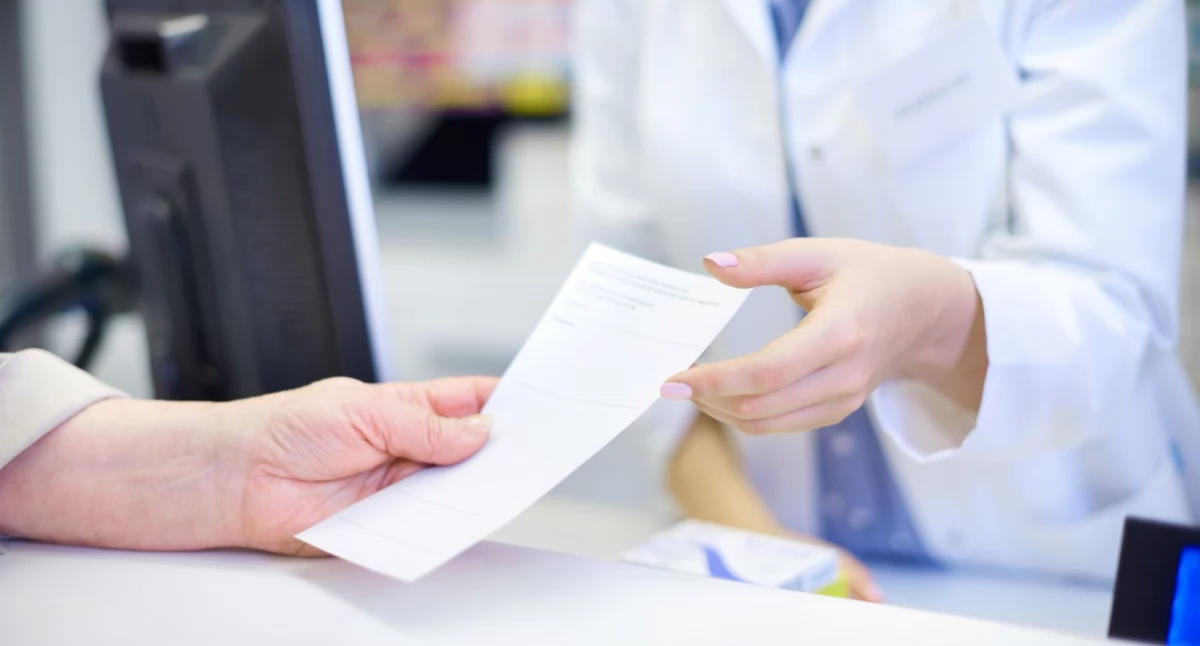 Antykoncepcja awaryjna w 2025 r.: ponad 50 tys. recept farmaceutycznych. Najczęściej korzystającą grupą nie są nastolatki