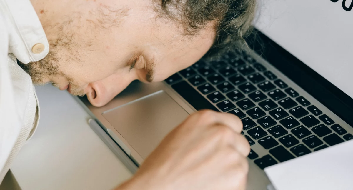 21 godzin bez snu: jak kreatyna ratuje mózg przed ekstremalnym zmęczeniem?