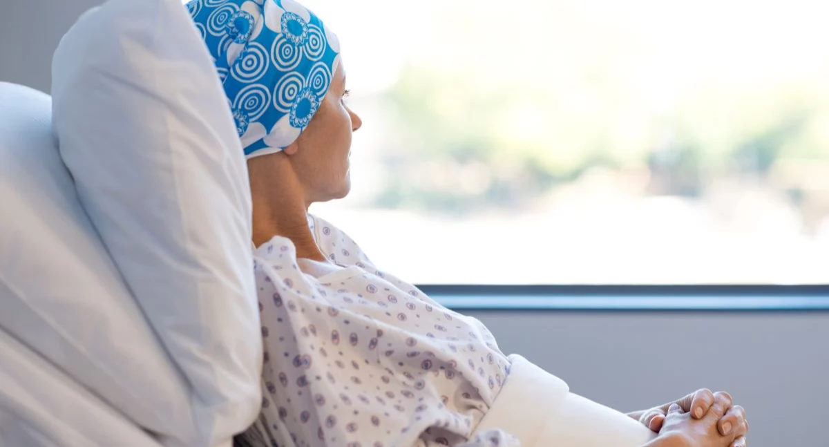 Co to jest cancer ghosting? Zamiast wsparcia znajomi nagle się odsuwają