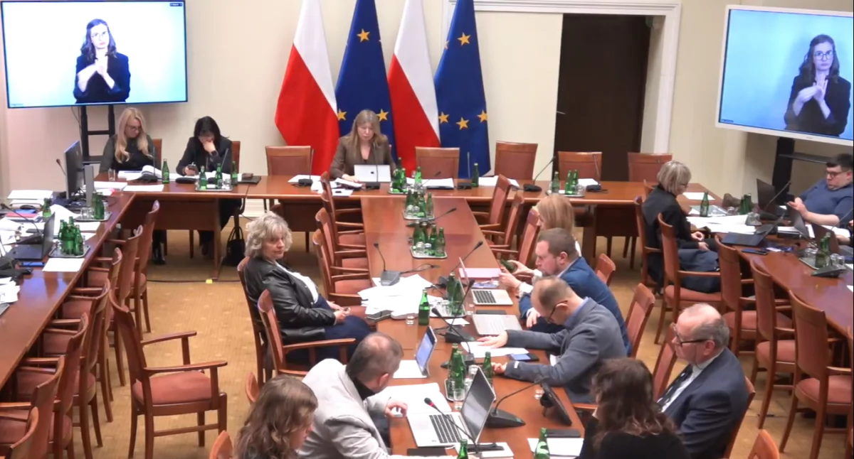 W Sejmie spór o asystencję osobistą. Czy ustawa przygotowana przez prezydenta wyklucza osoby z niepełnosprawnościami?