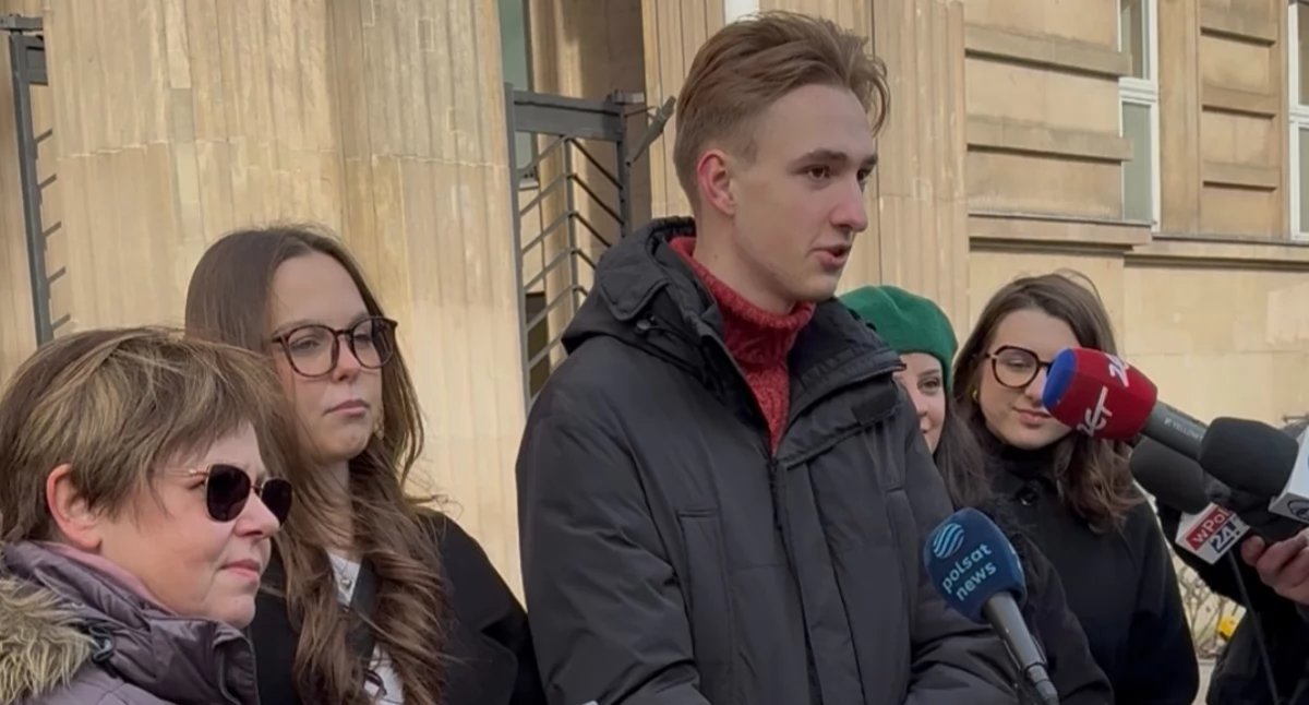 O młodych bez młodych? Akcja Uczniowska: „Zakaz social mediów dla dzieci poniżej 15 lat – tak, ale nie bez nas i nie bez edukacji”
