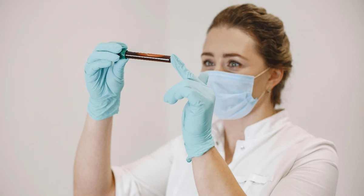 Uniwersytet Kaliski koordynuje ogólnopolskie badania nad endometriozą. Powstaje projekt przełomowego testu 