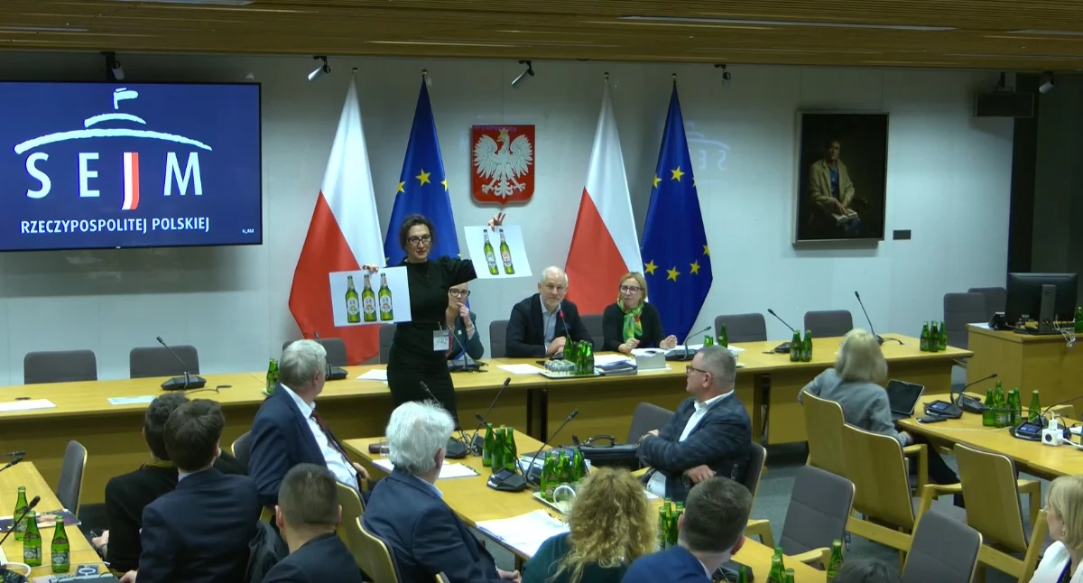 „Wolność gospodarcza nie może oznaczać prawa do uzależniania dzieci”. Ostry spór w Sejmie o całkowity zakaz reklamy alkoholu