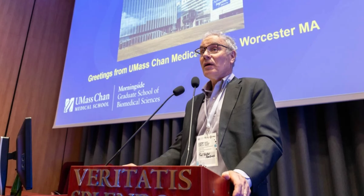 Noblista prof. Victor Ambros odwiedził WUM. Odkrywca mikroRNA podkreślił znaczenie badań podstawowych w medycynie