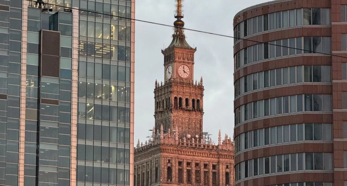 Pałac Kultury i Nauki na czerwono jak opera w Sydney. Chodzi o leczenie  szpiczaka