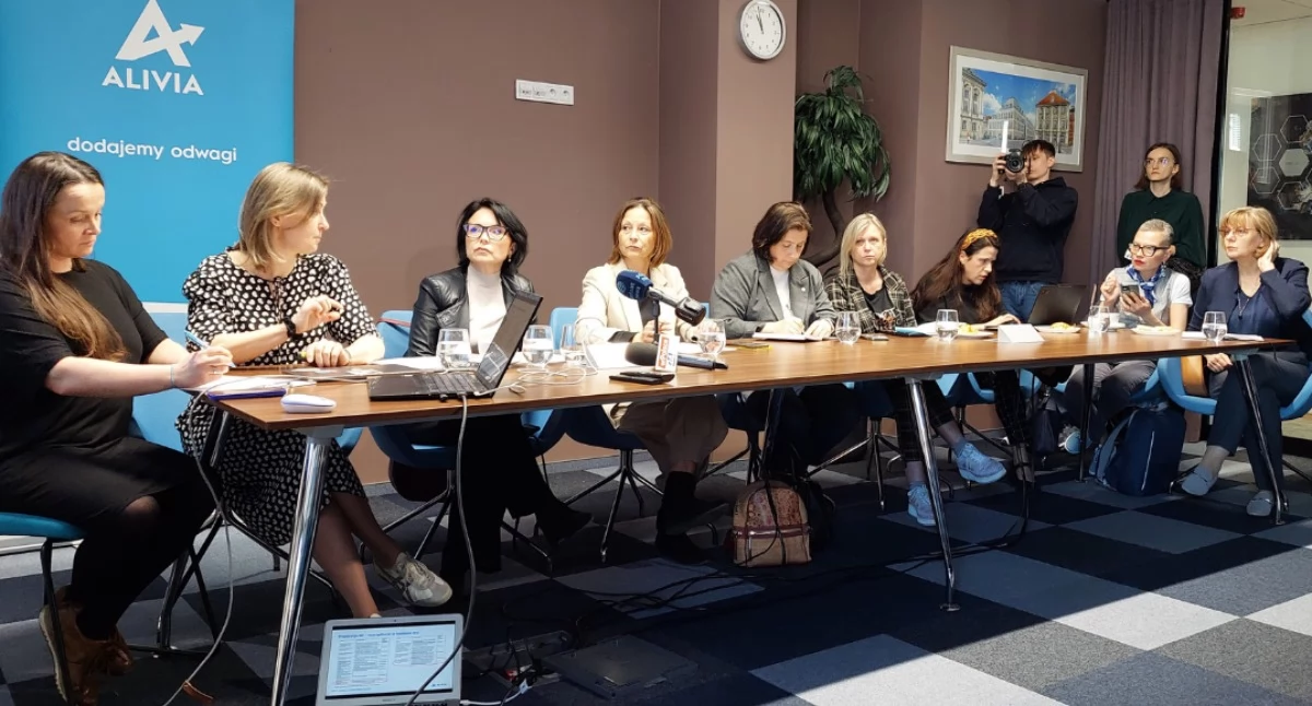 „Oszczędności są pozorne – nie da się zaoszczędzić na leczeniu raka” – eksperci ostrzegają: cięcia w NFZ uderzą w miliony pacjentów