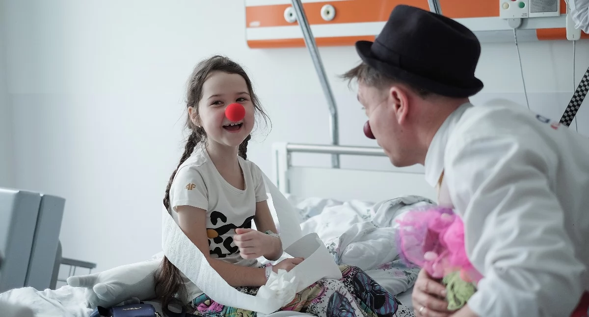 Międzynarodowy Dzień Klowna 2026: terapia śmiechem jako skuteczna metoda redukcji stresu u dzieci w szpitalu