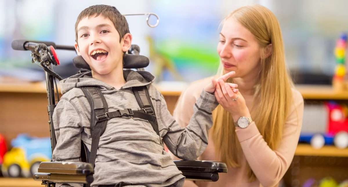 Przyszłość leczenia SMA. Fundacja SMA zaprasza na debatę o nowych terapiach, biomarkerach i programie lekowym