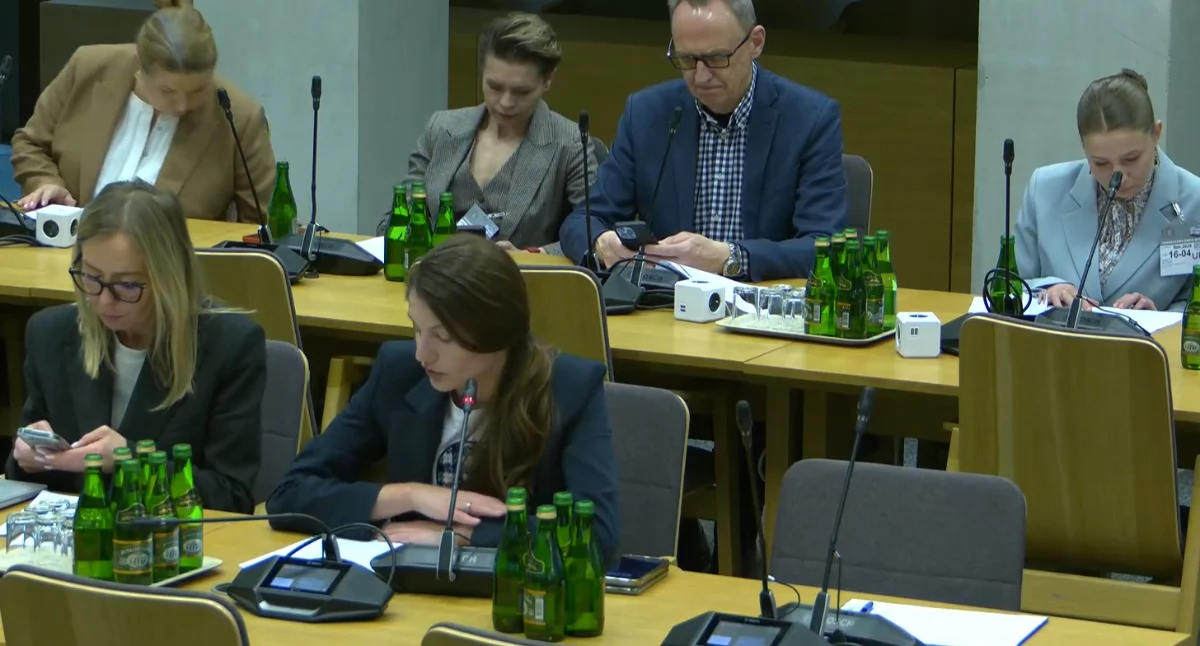 Programy lekowe w chaosie. „System oszczędza na pacjentach bardzo chorych” – kolejki i walka o dostęp do terapii