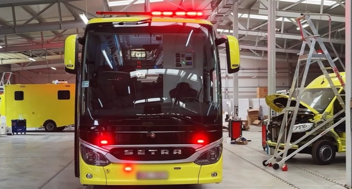 To nie autobus. Tak wygląda nowy ambulans z sześcioma stanowiskami medycznymi