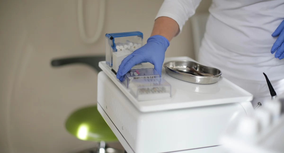 Ponad 275 tys. zł wyłudzeń z NFZ? Dentystka z Zielonej Góry z setkami zarzutów