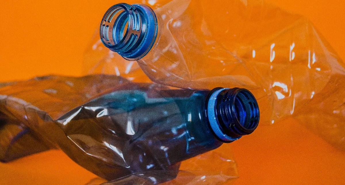 7 dni bez plastiku obniża poziom BPA i ftalanów. Ostrzeżenie przed wpływem opakowań na zdrowie