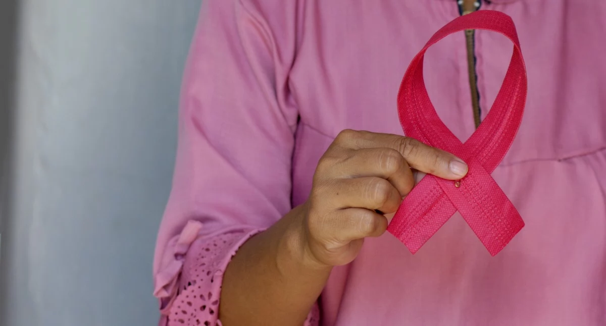 Dlaczego rak piersi częściej pojawia się po 50-tce? Nowe badania pokazują ukrytą przyczynę 