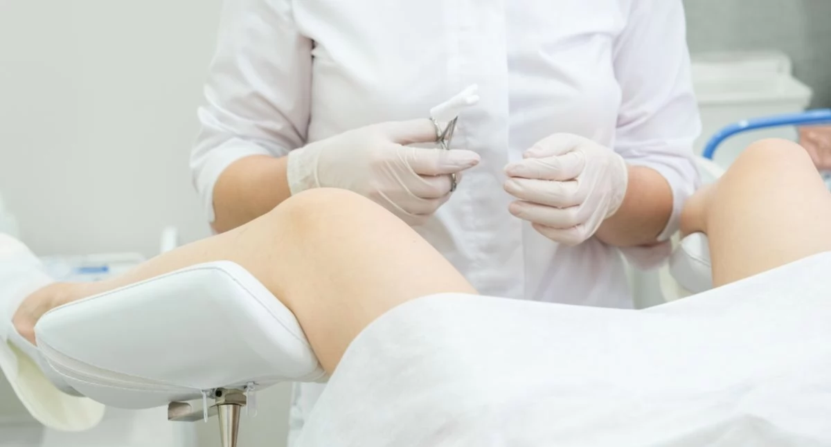 Dr Google ważniejszy niż lekarz. Co piąta Polka zakwestionowała zalecenia ginekologa