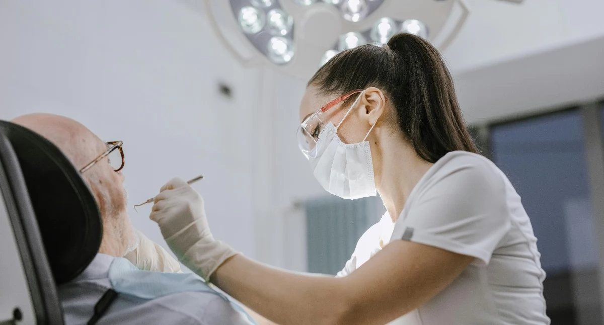 Lekarze i dentyści w Wielkopolsce coraz bardziej wypaleni. Badania WIL pokazują skalę problemu