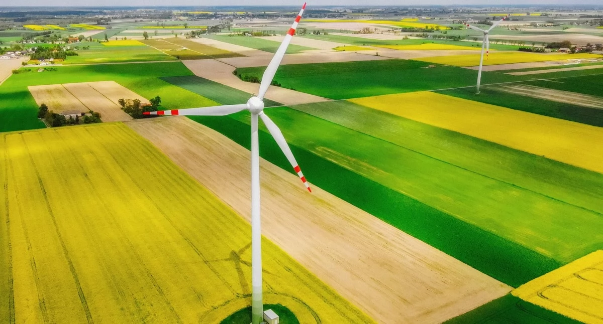 Elektrownie wiatrowe budzą kontrowersje. Czy mieszkanie obok 