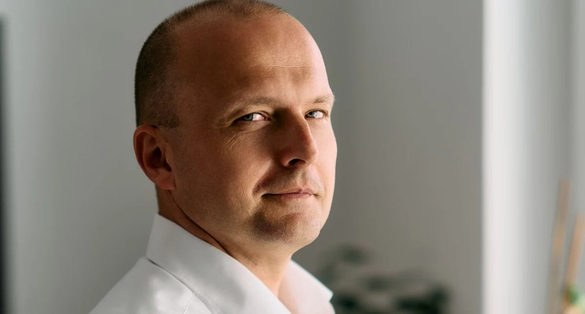 Polacy żyją krócej niż Polki nawet o 8 lat. Prof. Bolesław Samoliński wskazuje główną przyczynę
