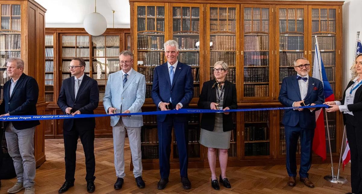 Pierwsze takie centrum chirurgii robotycznej da Vinci w Europie Środkowej otwarte w Pradze