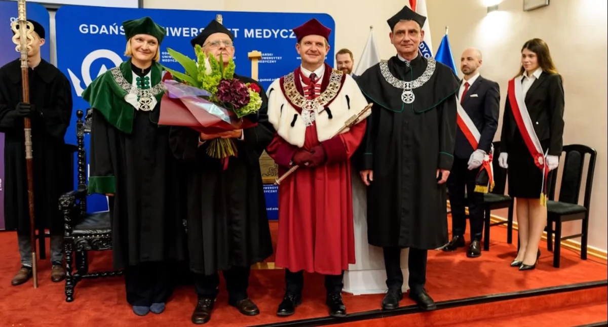 Prof. Piotr Szefer z tytułem Profesora Honorowego GUMed. Uczelnia doceniła dorobek naukowy i dydaktyczny