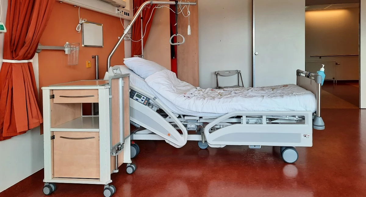 Rzecznik Praw Pacjenta: zakłady opieki długoterminowej nie mogą ograniczać przepustek pacjentów
