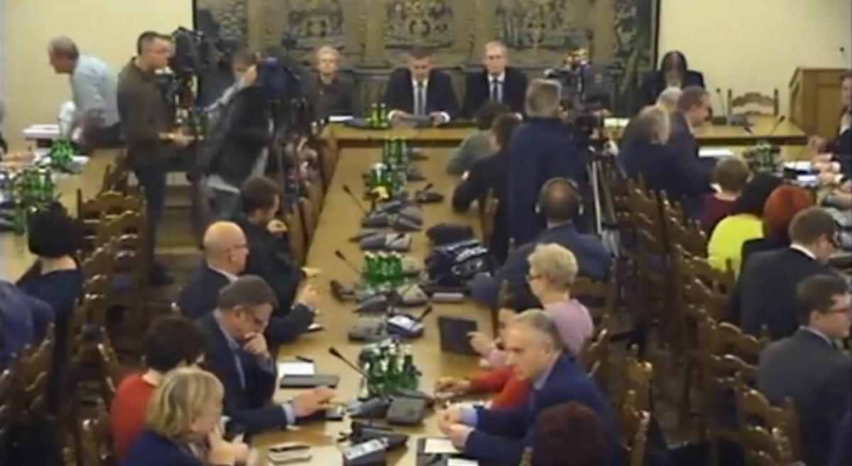 Radziwiłł przedstawił swoje plany. Będzie likwidacja NFZ, leki dla seniorów i odłożone w czasie kontraktowanie, invitro tylko do połowy 2016