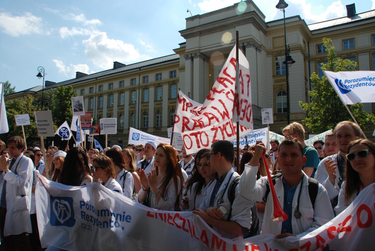 Lekarze: Poprzyjcie nas. Chcemy leczyć godnie i w Polsce
