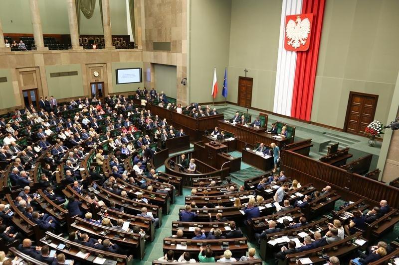 Ustawa o Centrum Medycznym Kształcenia Podyplomowego przyjęta przez Sejm