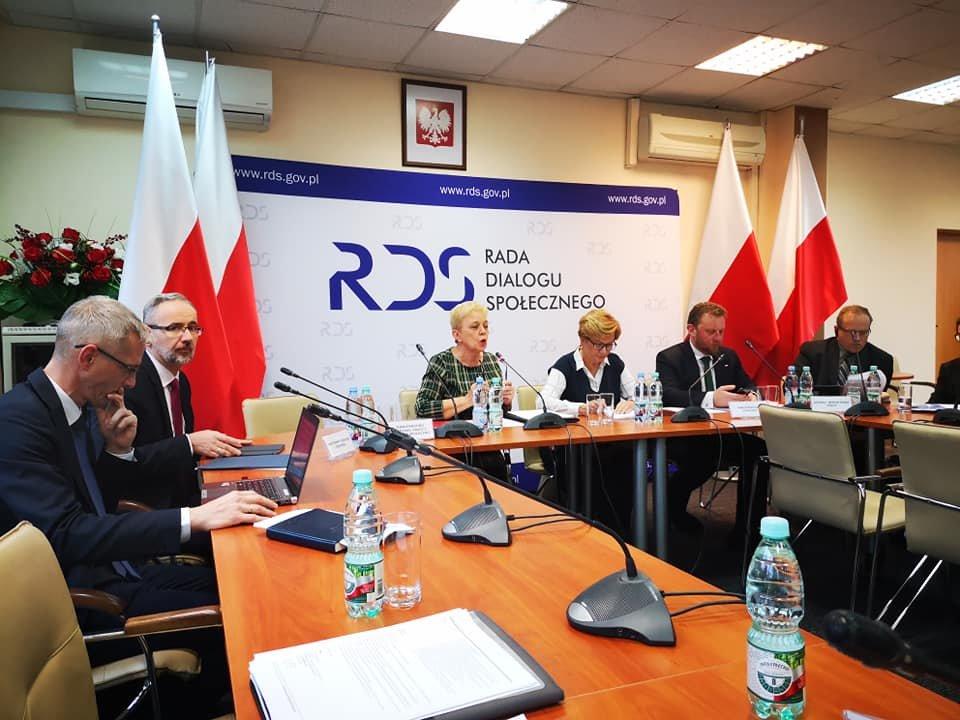 Ł.Szumowski: chcielibyśmy zacząć intensywnie rozmawiać o ust. o minimalnym wynagrodzeniu w ochronie zdrowia