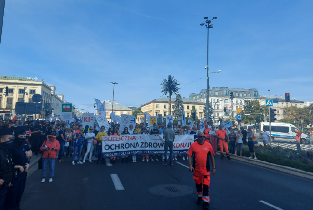 30 tys. pracowników ochrony zdrowia przeszło ulicami stolicy