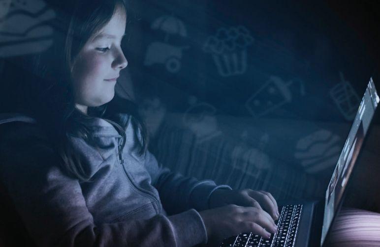 WHO: trzeba ograniczyć reklamę niezdrowej żywności w sieci