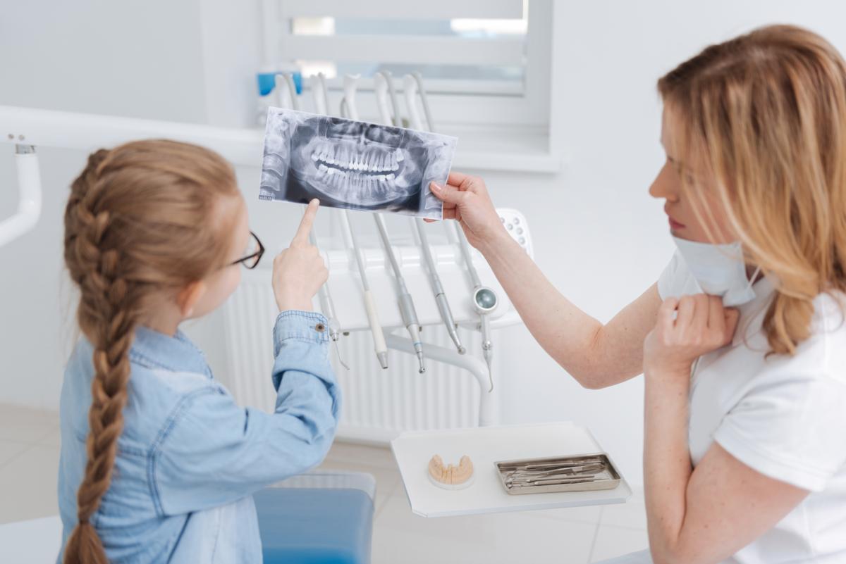 Gabinety dentystyczne w szkołach nie tak prędko