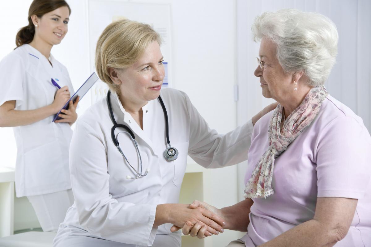 Lekarze: potrzebne wytyczne dla seniorów dot. leków 75+