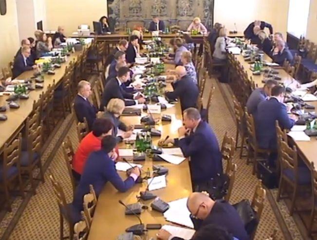 Na sejmowej Komisji Zdrowia awantura o młodych lekarzy