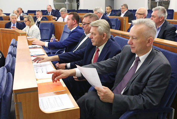 Ustawa o systemie informacji bez poprawek senackiej Komisji Zdrowia