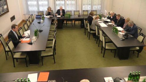 Senacka Komisja Zdrowia przyjęła ustawę o pilotażach w zdrowiu