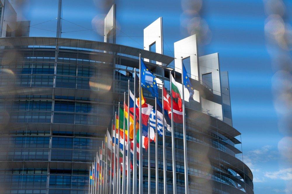 Europarlament zajmie się walką z rakiem i paszportami covidowymi