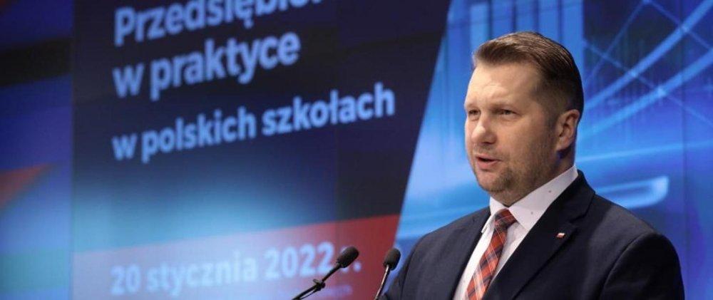 Z ostatniej chwili: minister edukacji ogranicza naukę stacjonarną