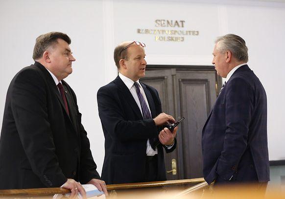 W Senacie płace minimalne i medyczna marihuana