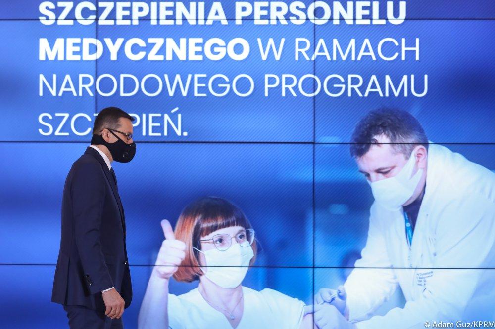Politycy szczepią się przeciw COVID-19