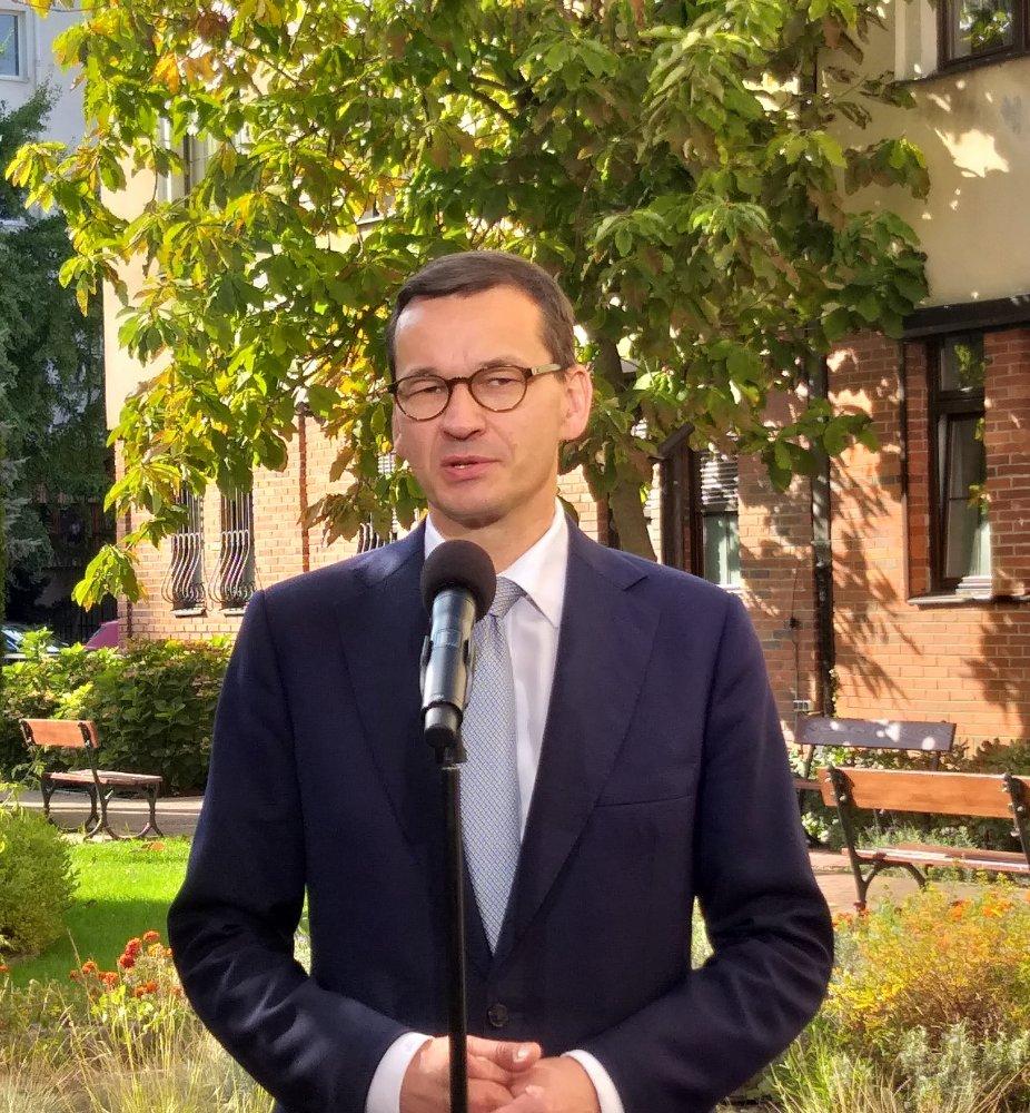 Premier M. Morawiecki: przeznaczamy znacząco więcej środków na wsparcie domów seniora