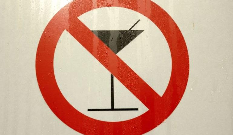 Prawny galimatias wokół alkoholu: Sejm nowelizuje, MZ od razu zmienia
