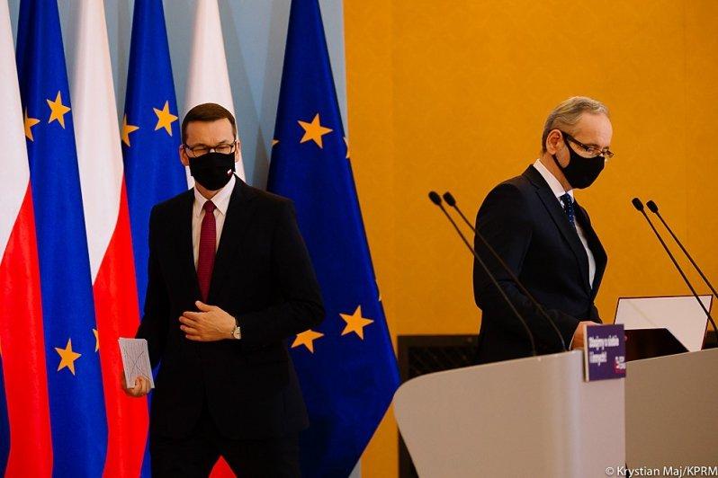 Premier: wracają godziny dla seniorów. Co ze szkołami?