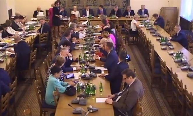 Sejmowa Komisja Zdrowia przyjęła poprawki Senatu do ustawy „antytytoniowej”
